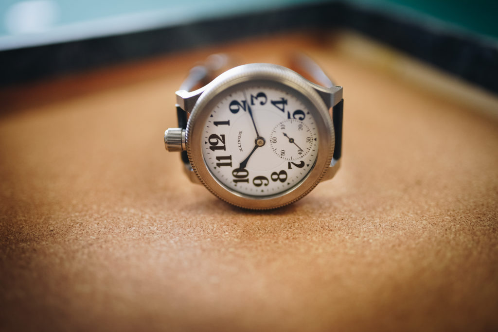 1617529032_371_khong-phai-dong-ho-bo-tui-cua-ong-noi-ban vortic-watch-co-railroad-edition