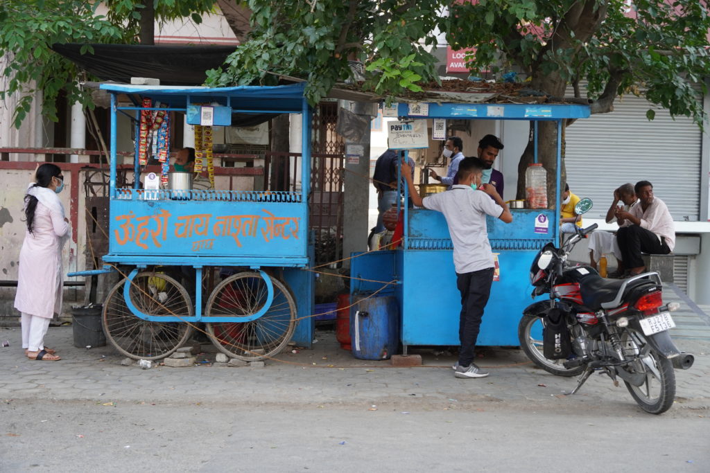 1617531082_47_ayyalasomayajula-lalitha-nu-ky-su-dau-tien-cua-an-do xe bán thức ăn đường phố Ấn Độ