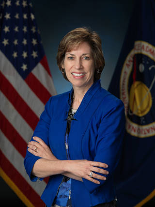 1617545672_791_phu-nu-trong-stem-5-ky-su-nu-ma-ban ellen-ochoa