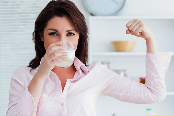 cách làm sữa gạo lợi sữa Chỉ 15 phút làm sữa gạo lợi sữa, có ngay sữa mẹ về ướt áo