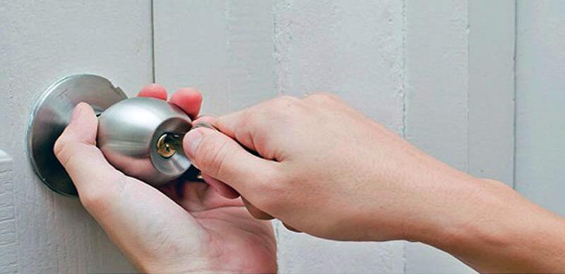 Hướng dẫn cách tháo lắp tay nắm cửa đơn giản tại nhà