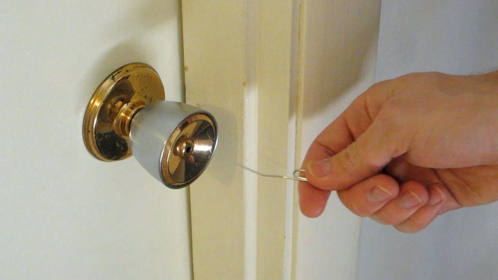 Hướng dẫn cách tháo lắp tay nắm cửa đơn giản tại nhà