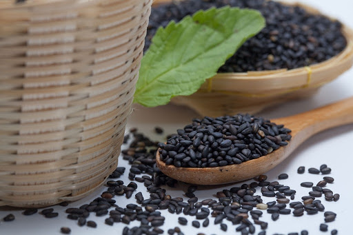 Bật mí cách chế biến mè đen lợi sữa cho mẹ sau sinh